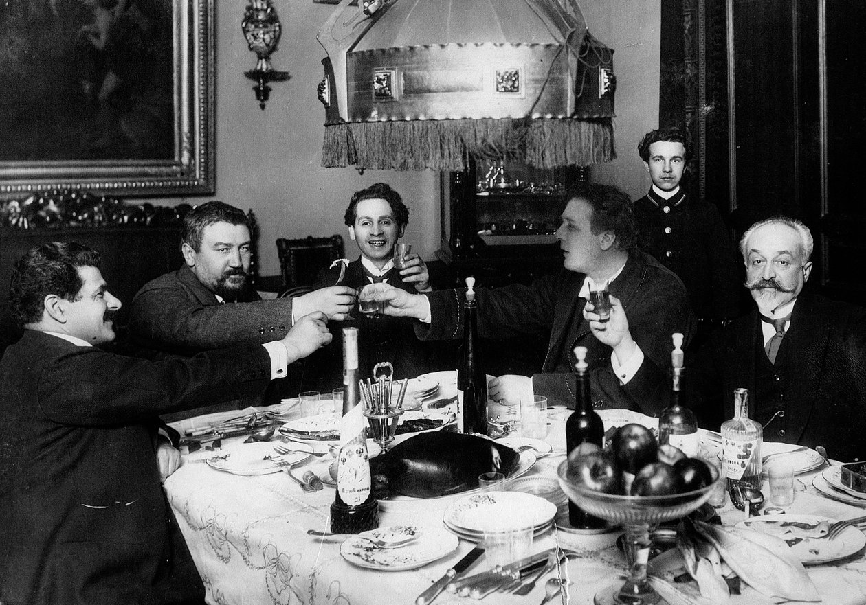 Alexander Kuprin orosz író barátaival Párizsban, 1930-as évek. alkotó: Unbekannt