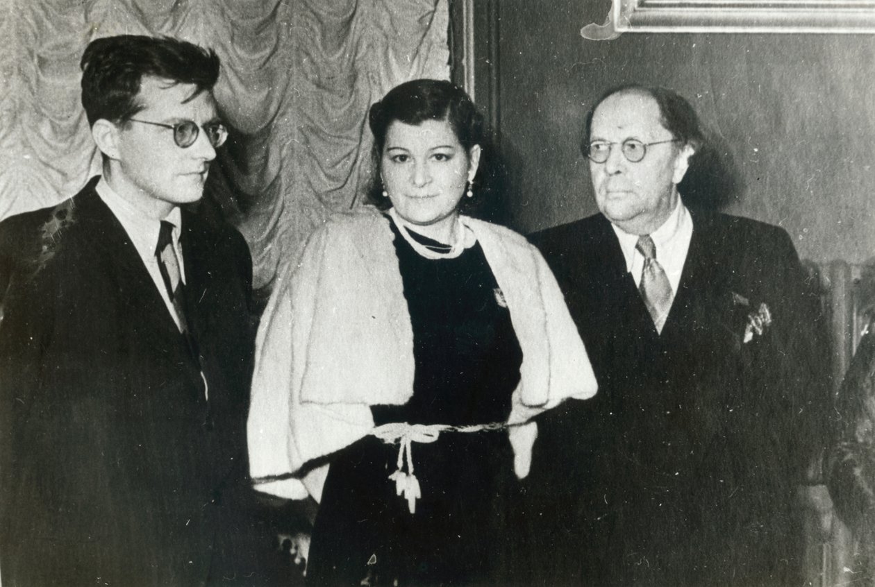 Dmitrij Sosztakovics orosz zeneszerző, Maria Maksakova énekesnő és Alekszej Tolsztoj író, 1943 alkotó: Unbekannt