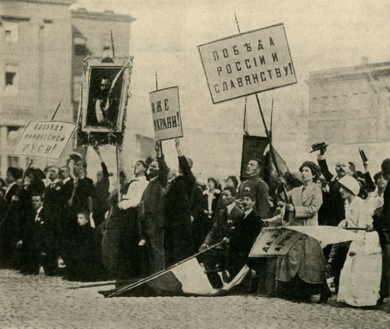 Erőik sikeréért imádkozó oroszok, Petrográd, első világháború, 1914, c1920. alkotó: Unbekannt