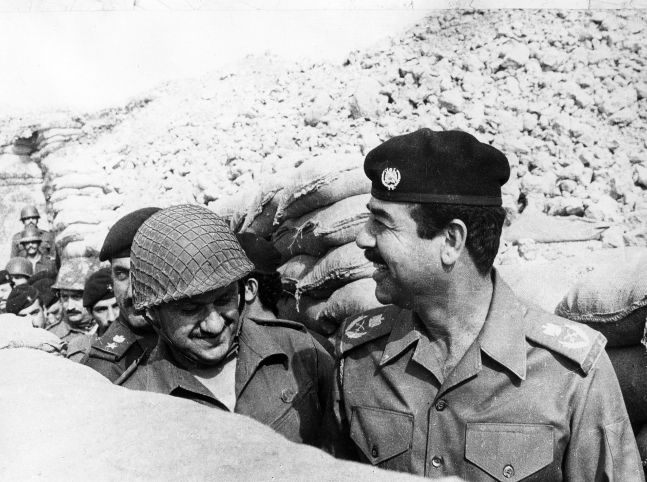 Szaddám Husszein a bászrai fronton ellenőrzi, Irak, 1986 alkotó: Unbekannt