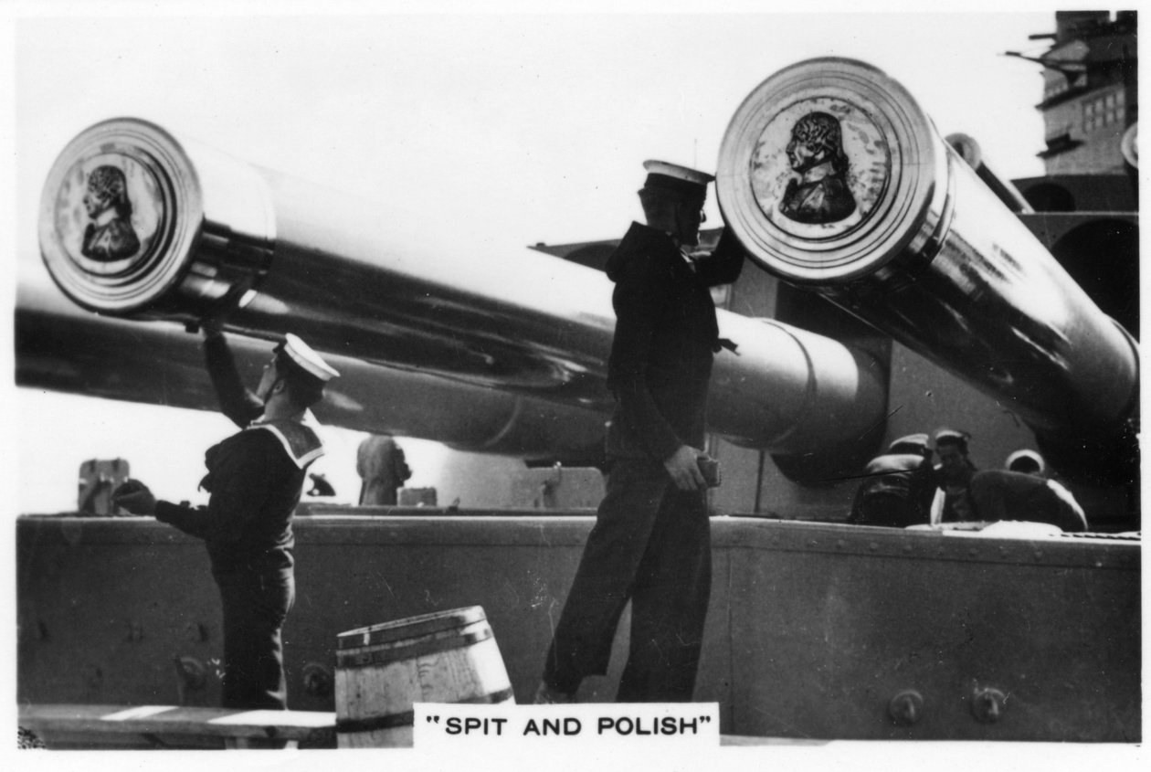 Tengerészek, akik a HMS Nelson 16 hüvelykes fegyvereit csiszolják, 1937 alkotó: Unbekannt