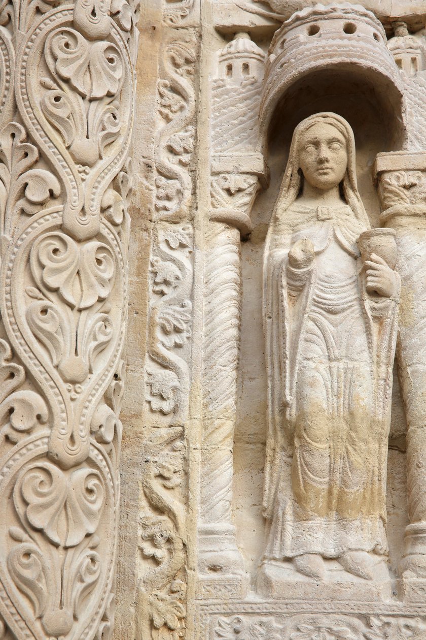 Szent Denis bazilika. Központi portál. A bölcs szűz, 20150919, Saint-Denis, Franciaország alkotó: Unbekannt