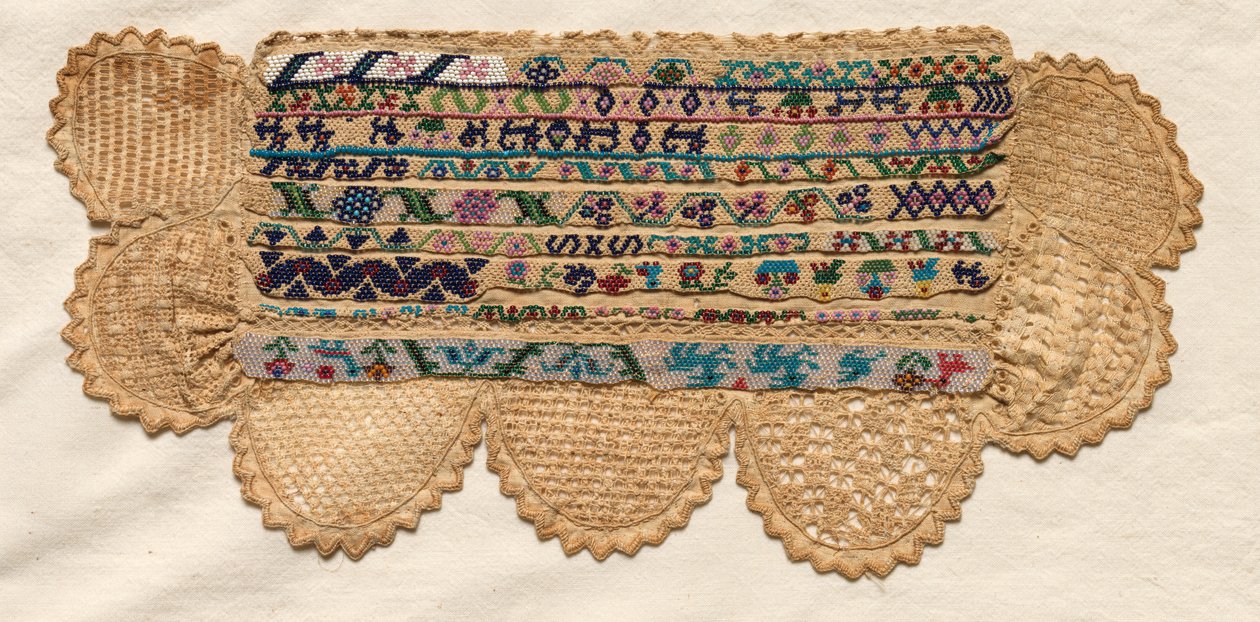 Sampler töredék, 1800-as évek. alkotó: Unbekannt