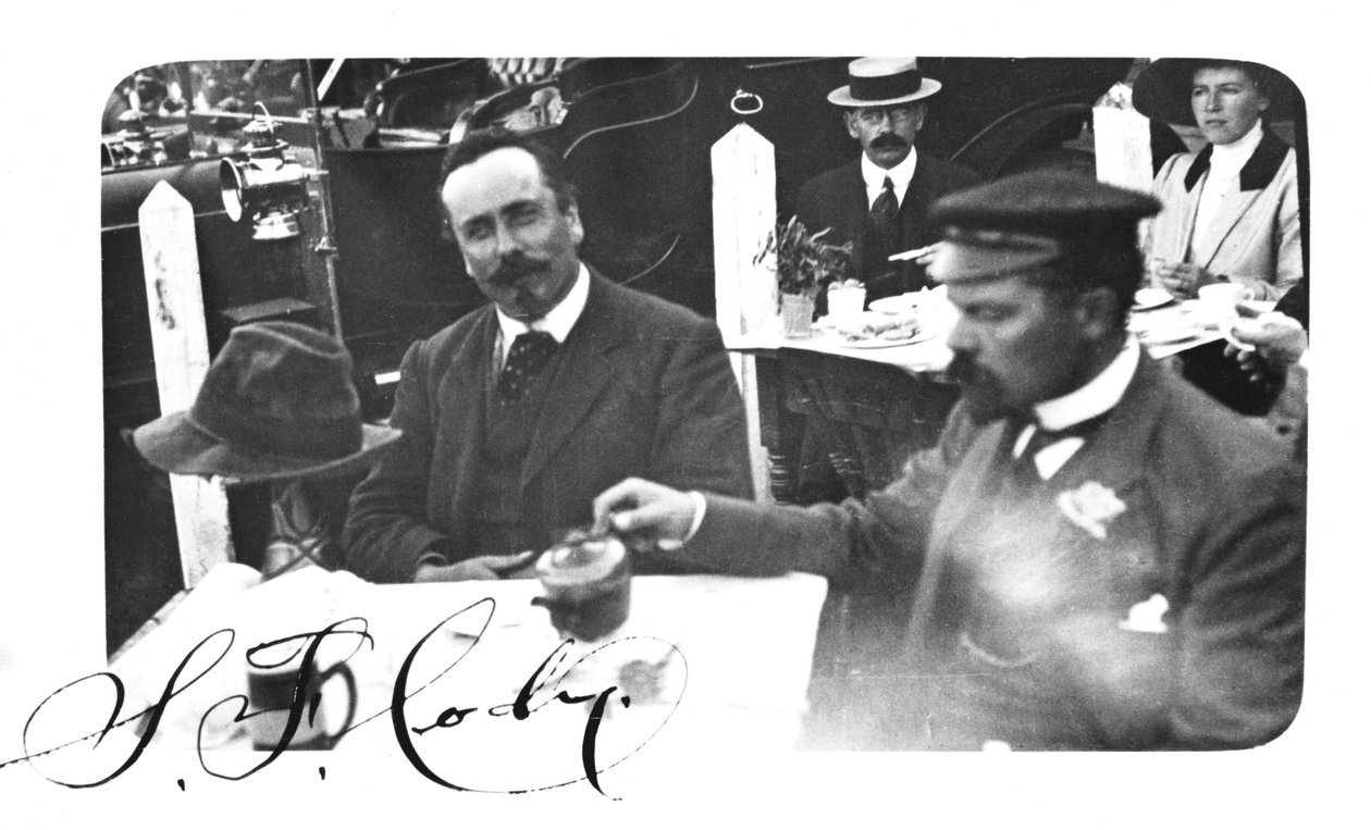 Samuel Franklin Cody 1862-1913, a kamerával szemben alkotó: Unbekannt