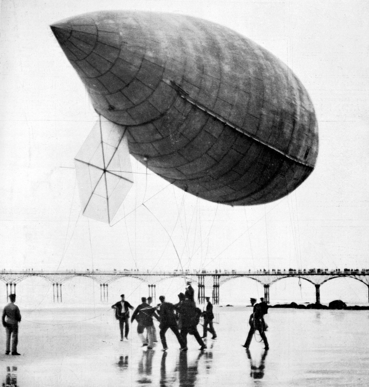 Santos-Dumonts léghajó a franciaországi Trouville-ből indulva, 1905 alkotó: Unbekannt