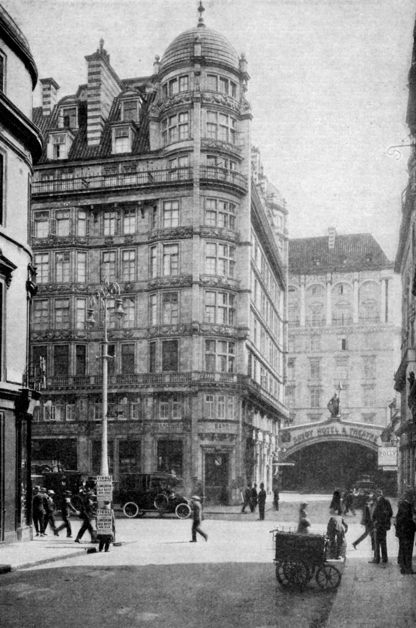 Savoy Hotel és Színház a Strand túloldalán a Norfolk Street-től, London, 1930-as évek alkotó: Unbekannt