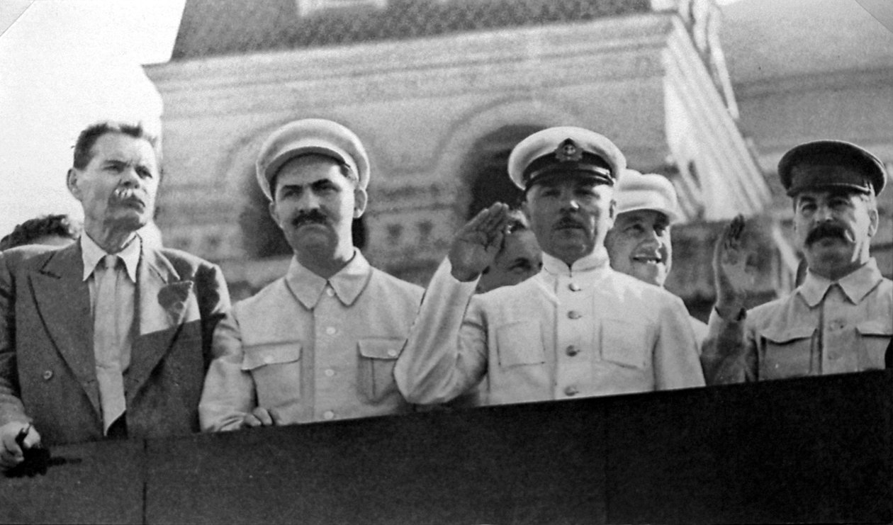 Magas rangú szovjet alakok a Lenin-mauzóleum tribünjén, Vörös tér, Moszkva, Szovjetunió, 1931 alkotó: Unbekannt