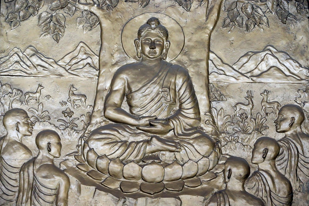 Sákjamuni Buddha a prédikációt - a törvény kerekét - hirdeti öt tanítványának. Ho Si Minh Város. Vietnam alkotó: Unbekannt