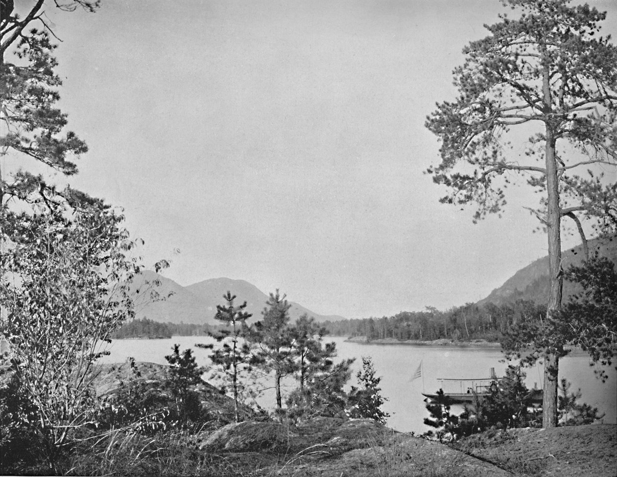 Shelving Rock Mountain, Lake George, New York, 1897. alkotó: Unbekannt
