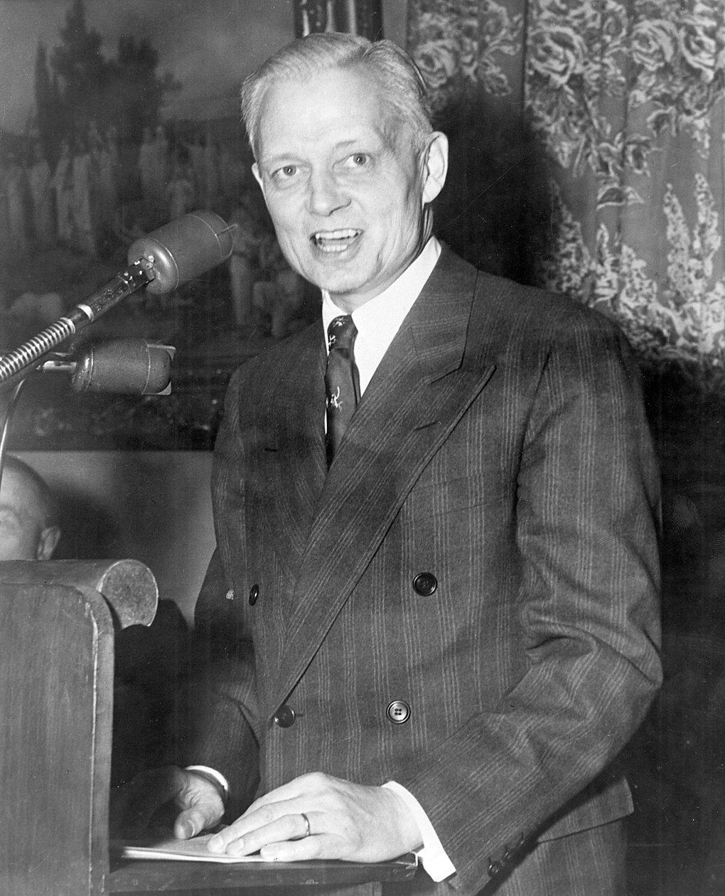 Sherman Adams 1899-1986, amerikai politikus beszédet mond alkotó: Unbekannt
