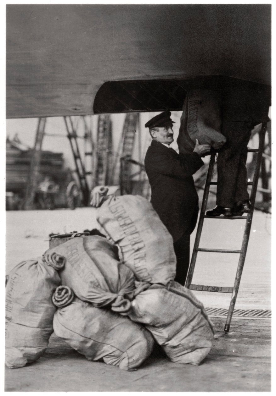 Posta szállítása, Zeppelin LZ 127 Graf Zeppelin, 1933 alkotó: Unbekannt