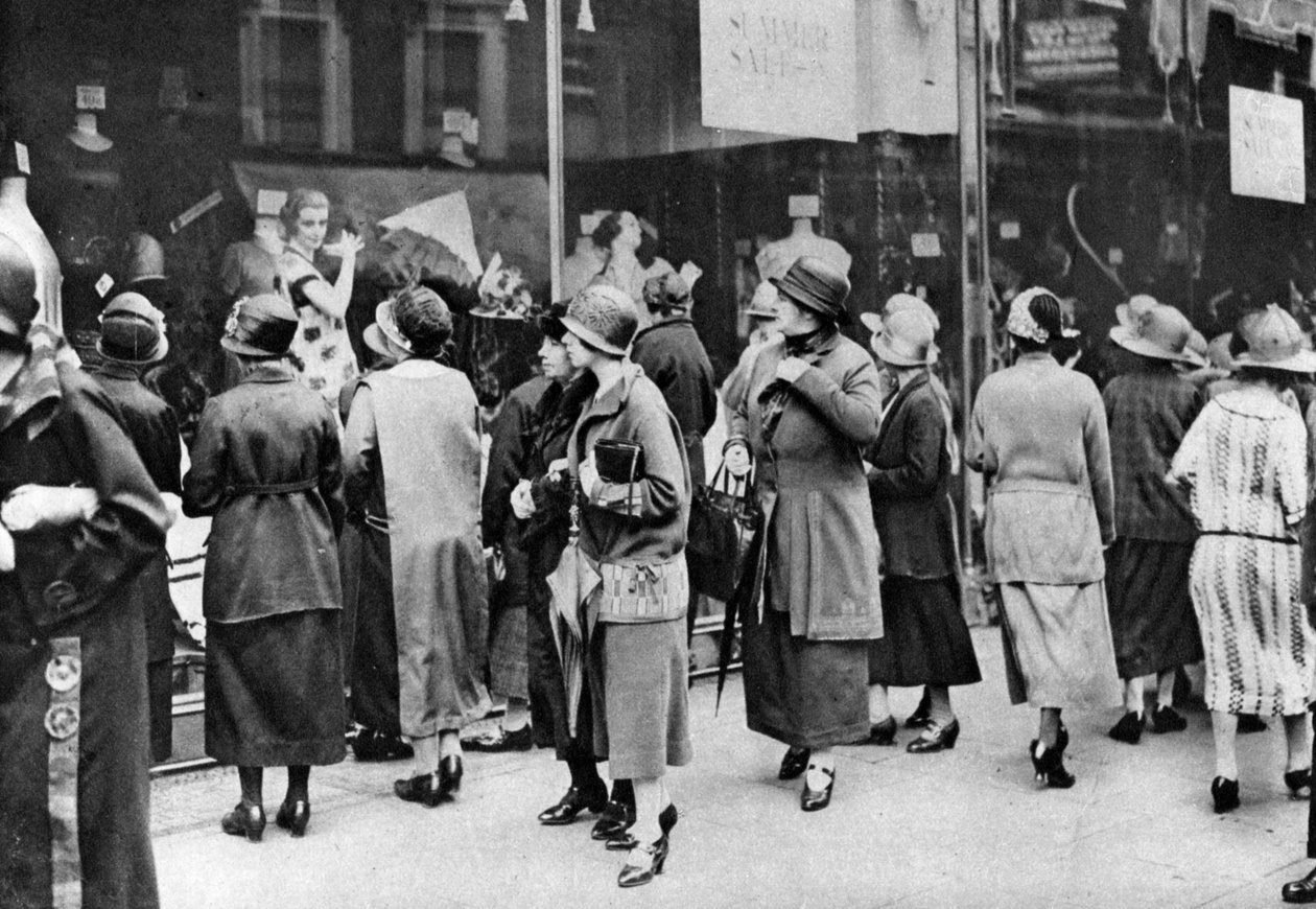 Vásárlók a londoni Kensington High Streeten, 1926-1927 alkotó: Unbekannt
