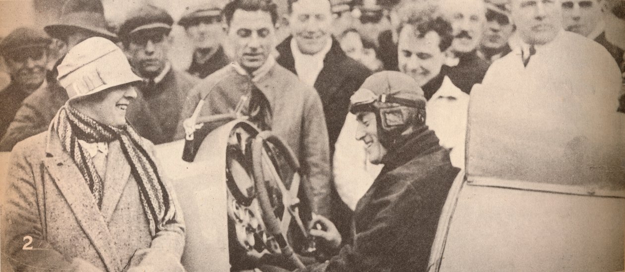 A hajtószerkezet bemutatása az érdeklődő nézőknek, c1927, 1935 alkotó: Unbekannt