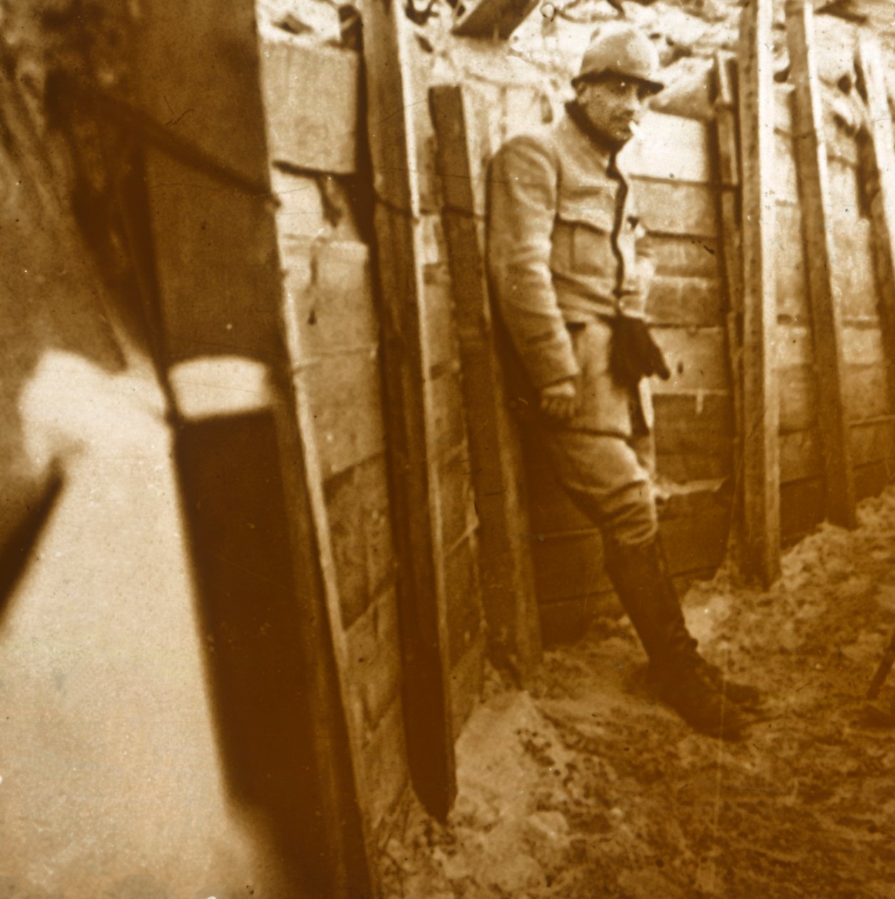 Katona a lövészárokban, c1914-c1918 alkotó: Unbekannt