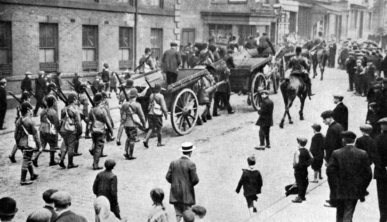 Katonák, akik szénszekereket konvojnak a sztrájk alatt, Sheffield, 1920 alkotó: Unbekannt