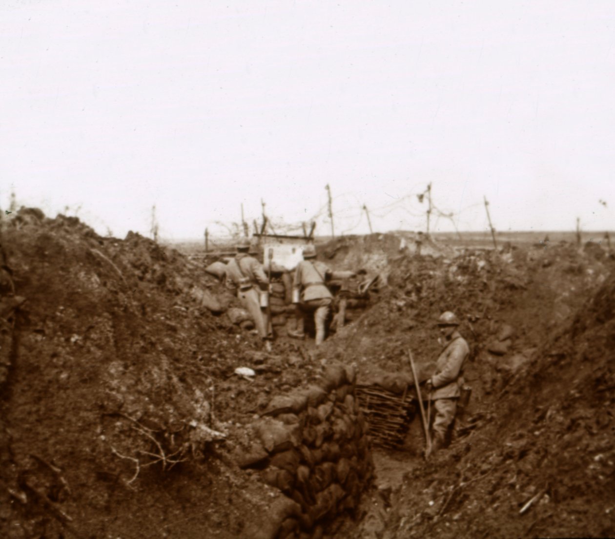 Katonák a lövészárokban, Massiges, Észak-Franciaország, 1914-c1918 alkotó: Unbekannt