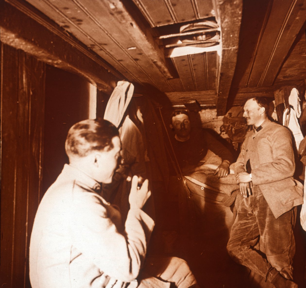 Katonák a lövészárokban, Genicourt, Észak-Franciaország, 1914-c1918 alkotó: Unbekannt