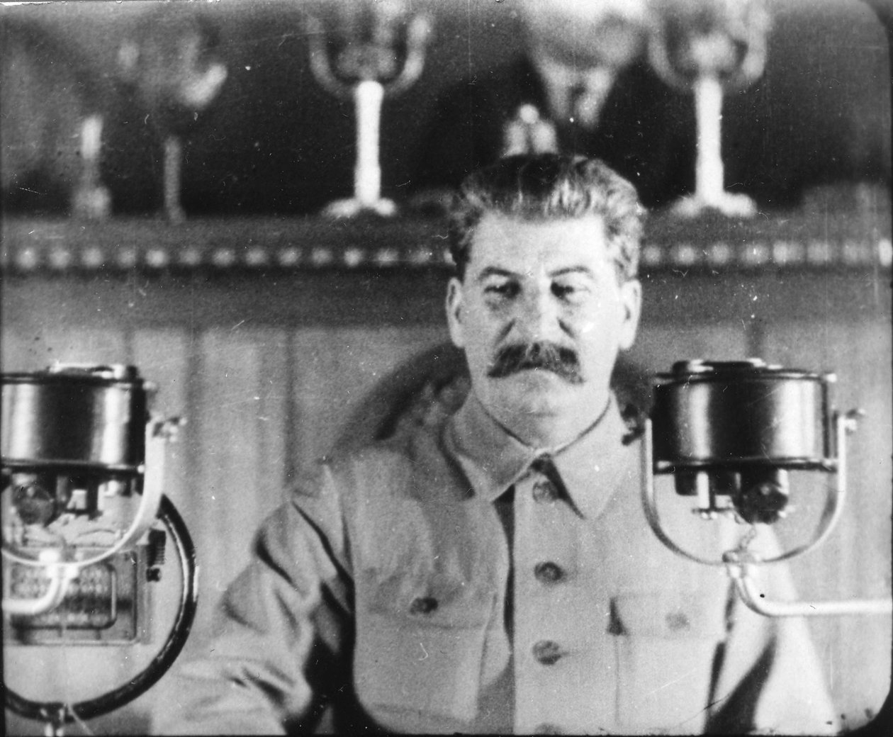 Josef Sztálin szovjet vezető beszédet mond a Kommunista Párt Kongresszusán, 1930-as években alkotó: Unbekannt