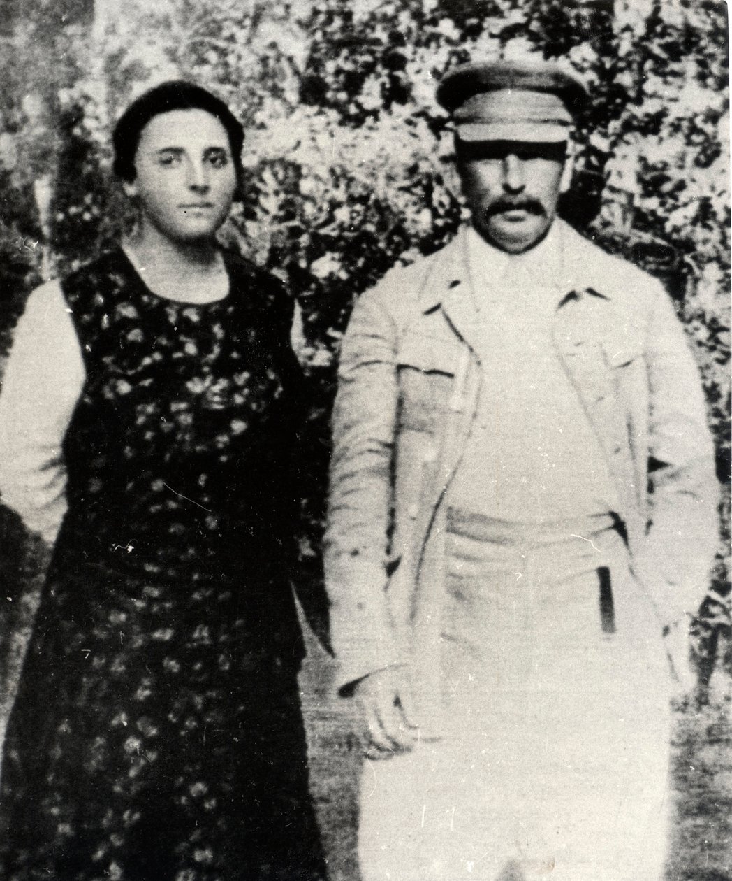 Josef Sztálin szovjet vezető második feleségével, Nadezsda Allilujevával, az 1920-as évek végén alkotó: Unbekannt