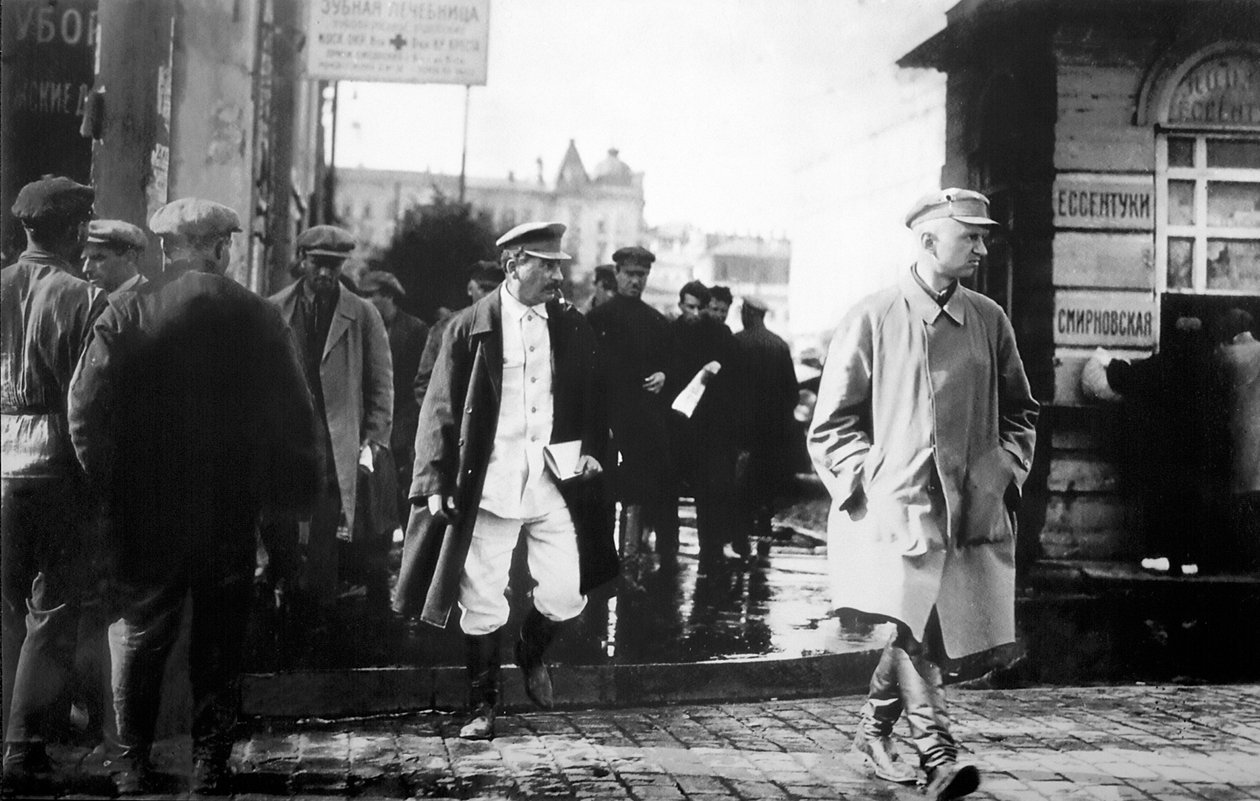 Joszif Sztálin szovjet vezető a GRU titkosügynökei kíséretében, az 1920-as évek végén alkotó: Unbekannt