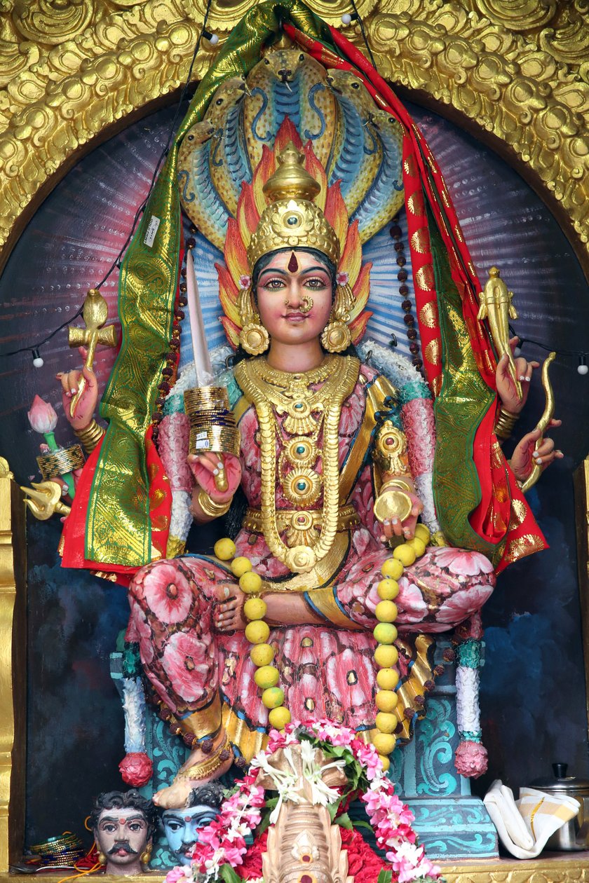 Sri Veeramakaliamman Hindu Temple. Sri Mariamman (Maariamma, Mari ou Amman), the South Indian Hindu goddess of rain, 20160818, Singapore, Singapore alkotó: Unbekannt