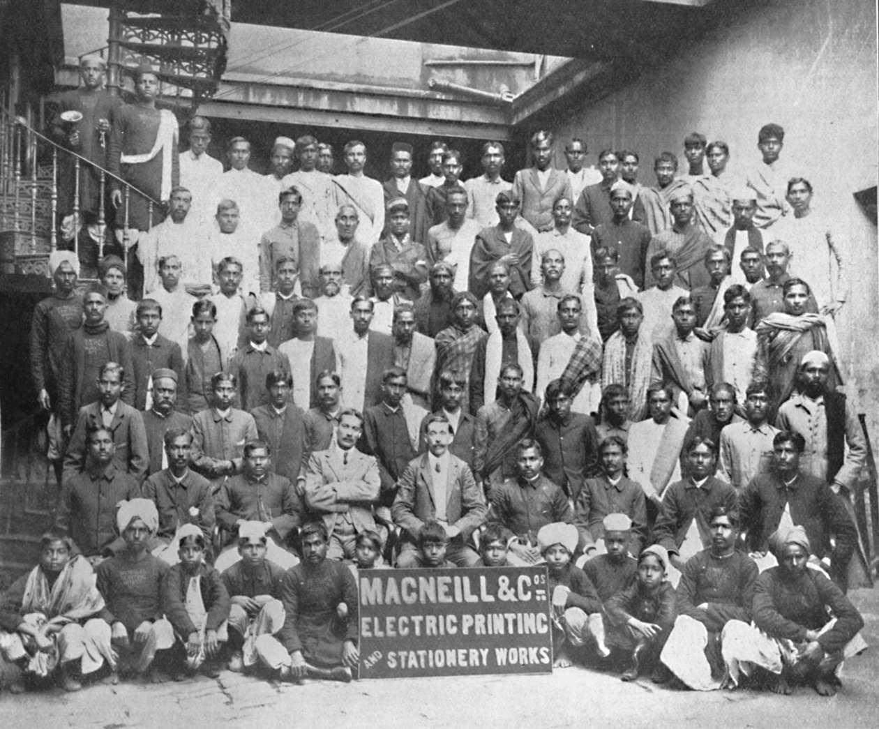 A Macneill & Co.s Nyomdaipari és Írószeripari Művek munkatársai, Kalkutta, 1917 alkotó: Unbekannt