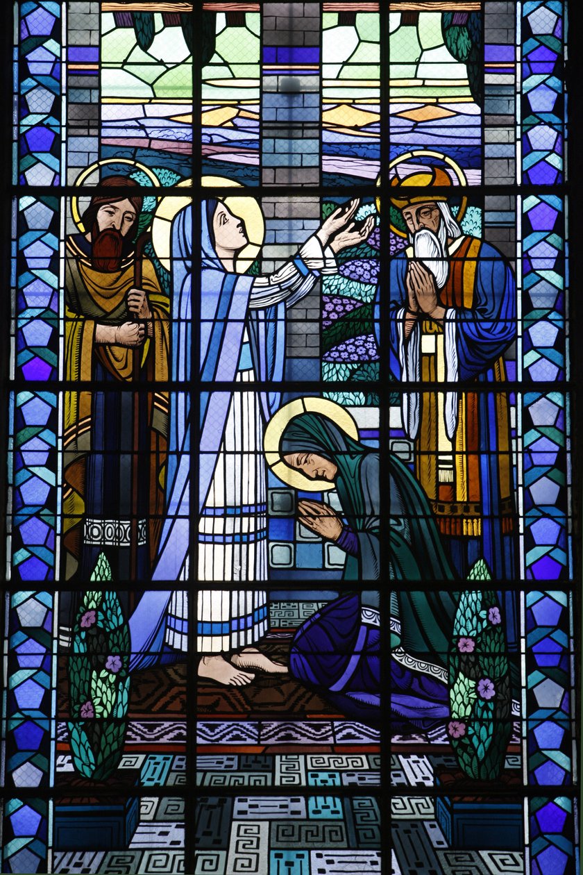 Ólomüveg a Notre Dame du Rosaire katolikus templomban: a Visitation, Saint-Ouen, Franciaország alkotó: Unbekannt