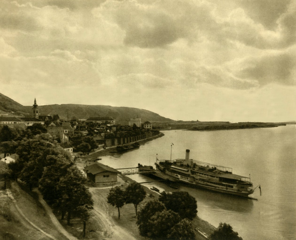 Gőzhajó a Dunán Hainburgban, Alsó-Ausztriában, 1935. alkotó: Unbekannt