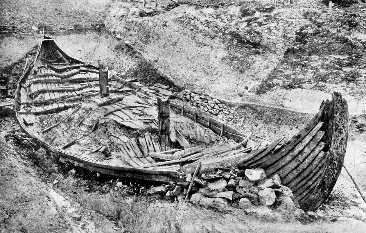 Az Oseberg Viking hajó hátsó képe hónapokig tartó ásatások után, Norvégia, 1904-1905 alkotó: Unbekannt
