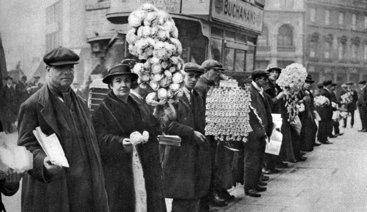 Utcai árusok futballkedvezményeket árulnak a londoni Walham Greenben, 1926-1927 alkotó: Unbekannt