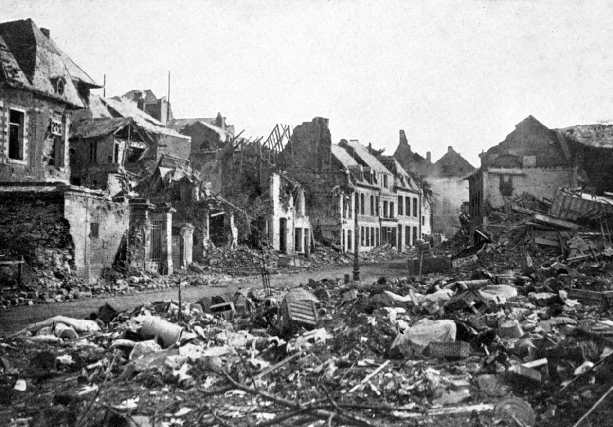 Utcai jelenet Peronne bukása után, Franciaország, Első világháború, 1917, c1920 alkotó: Unbekannt