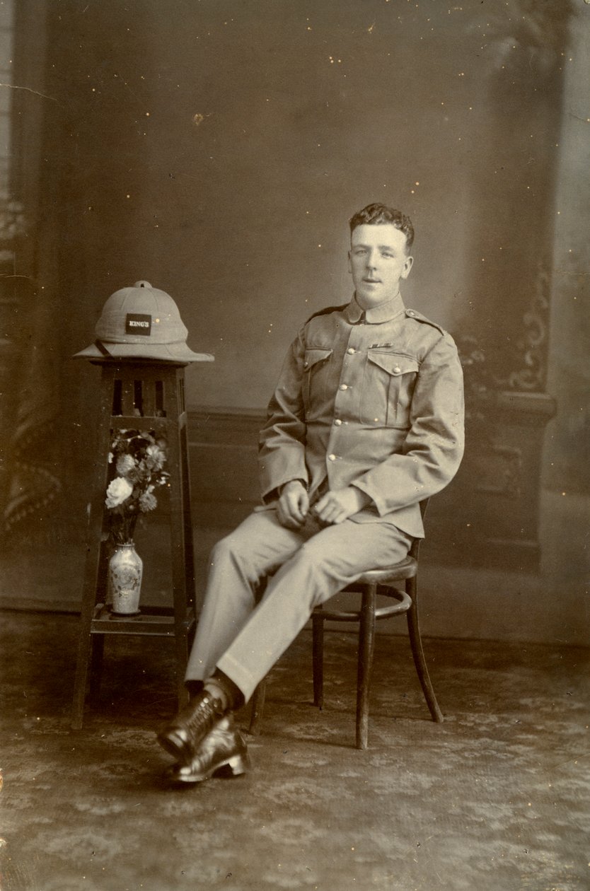 Stúdióportré a C társaság katonájáról, 2. zászlóalj, a Kings ezred, Irak, 1926 alkotó: Unbekannt