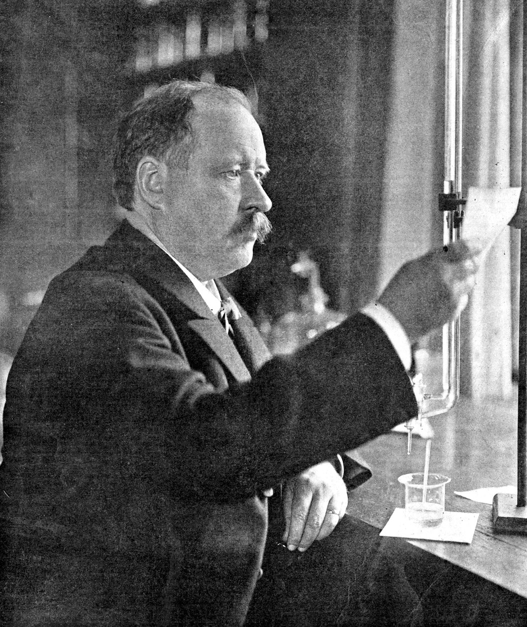 Svante Arrhenius 1859-1927, svéd fizikus és kémikus laboratóriumában, 1909 alkotó: Unbekannt