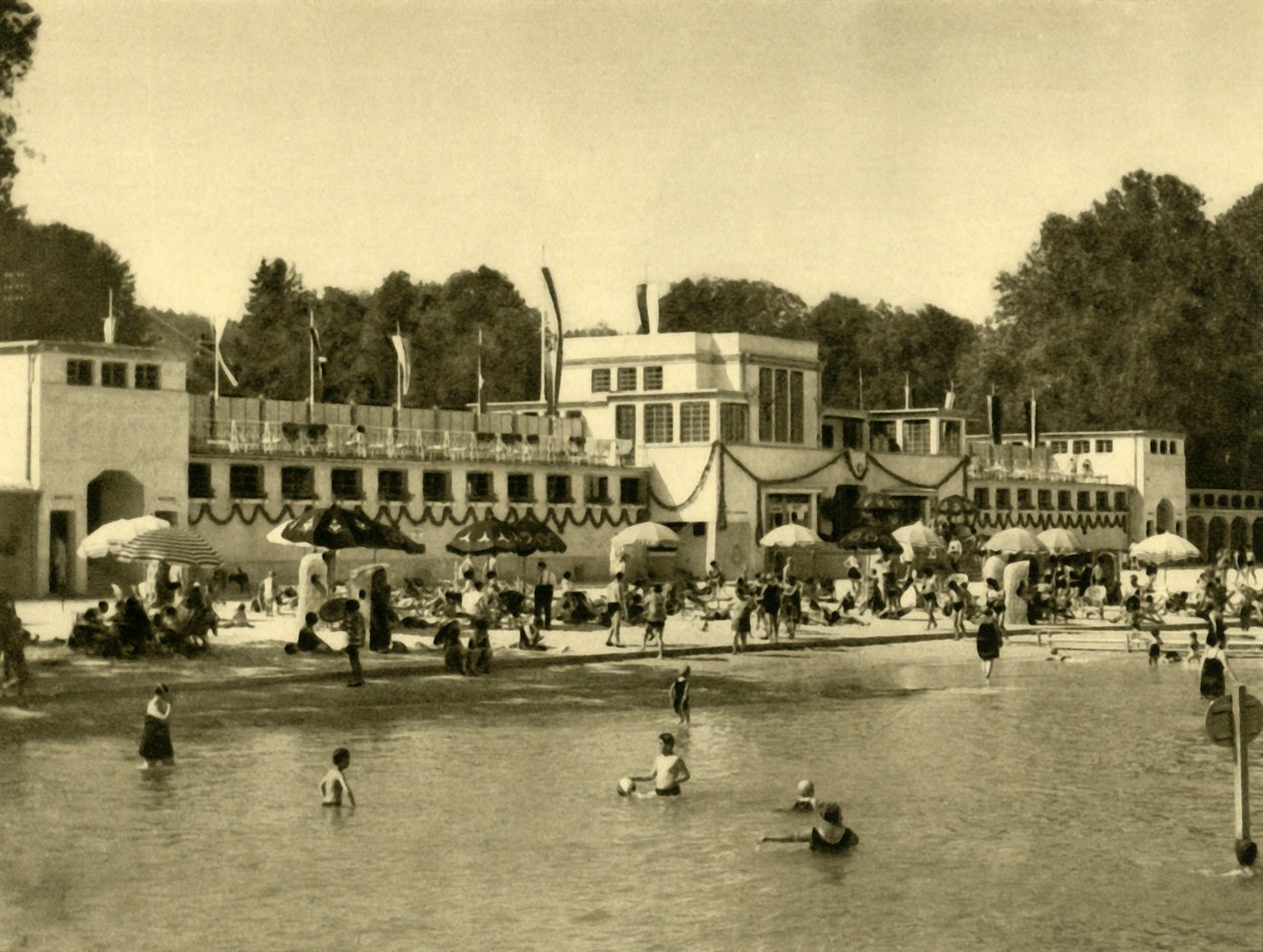 Úszás a Traunsee-tóban, Gmunden, Felső-Ausztria, 1935. alkotó: Unbekannt