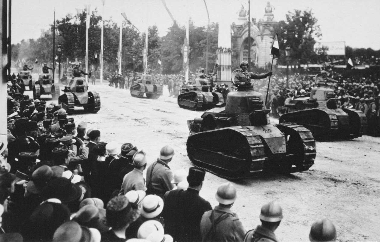 Tankok a nagy győzelmi parádén, Párizs, Franciaország, 1919. július 14 alkotó: Unbekannt