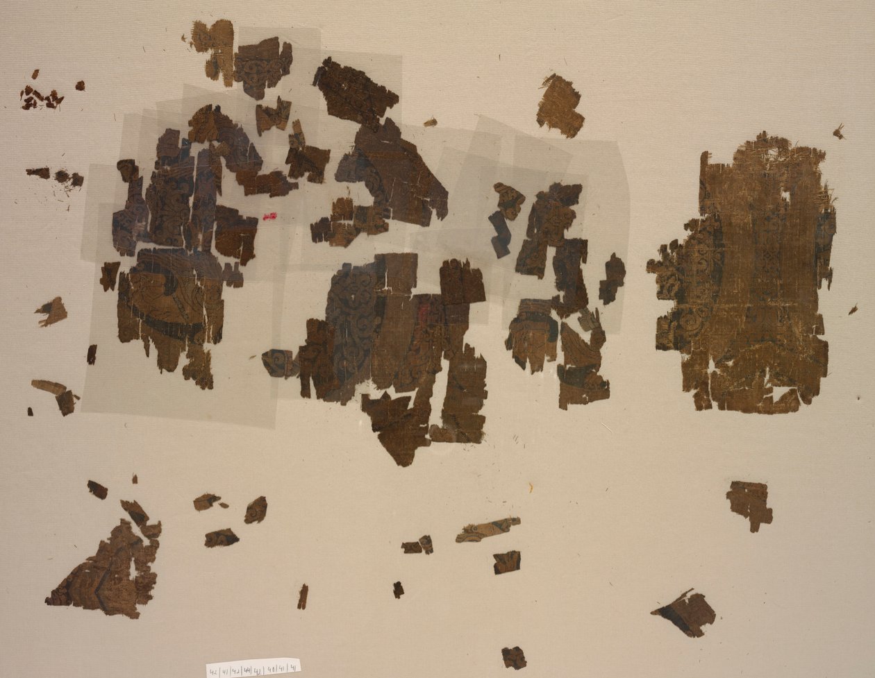 Taqueté töredékek szárnyas oroszlánokkal gömbölydedben, 899-1160. alkotó: Unbekannt