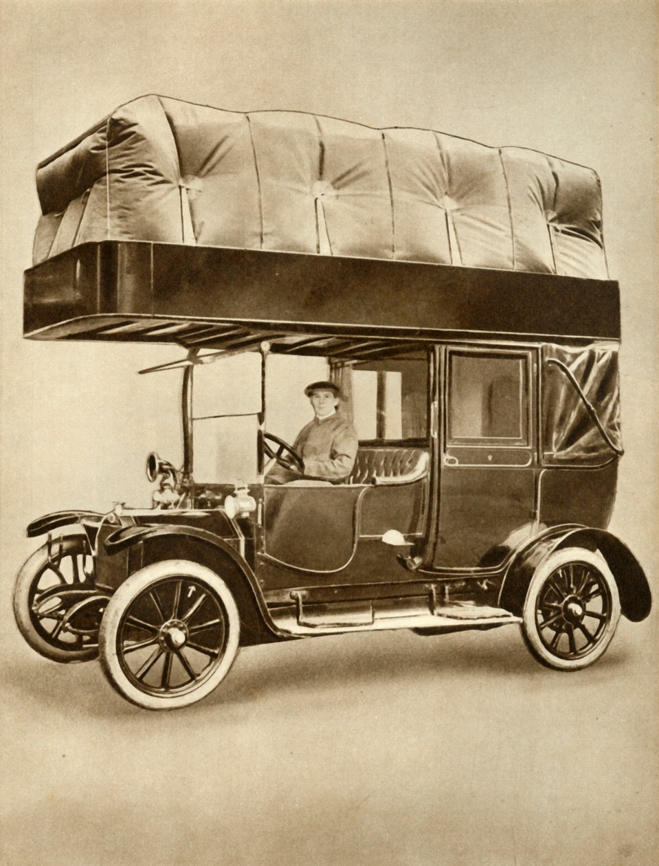 Gázzsákos taxikabin speciálisan felszerelt tetőn, 1914-1918, 1935. alkotó: Unbekannt