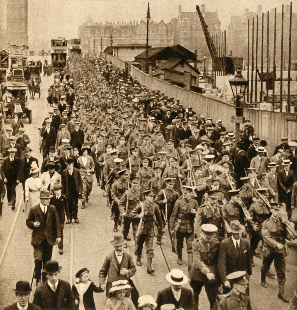 Területek a nyári táborból – A Westminster Bridge felett könnyedén vonuló terrierek, 1914-1918, 1933. alkotó: Unbekannt