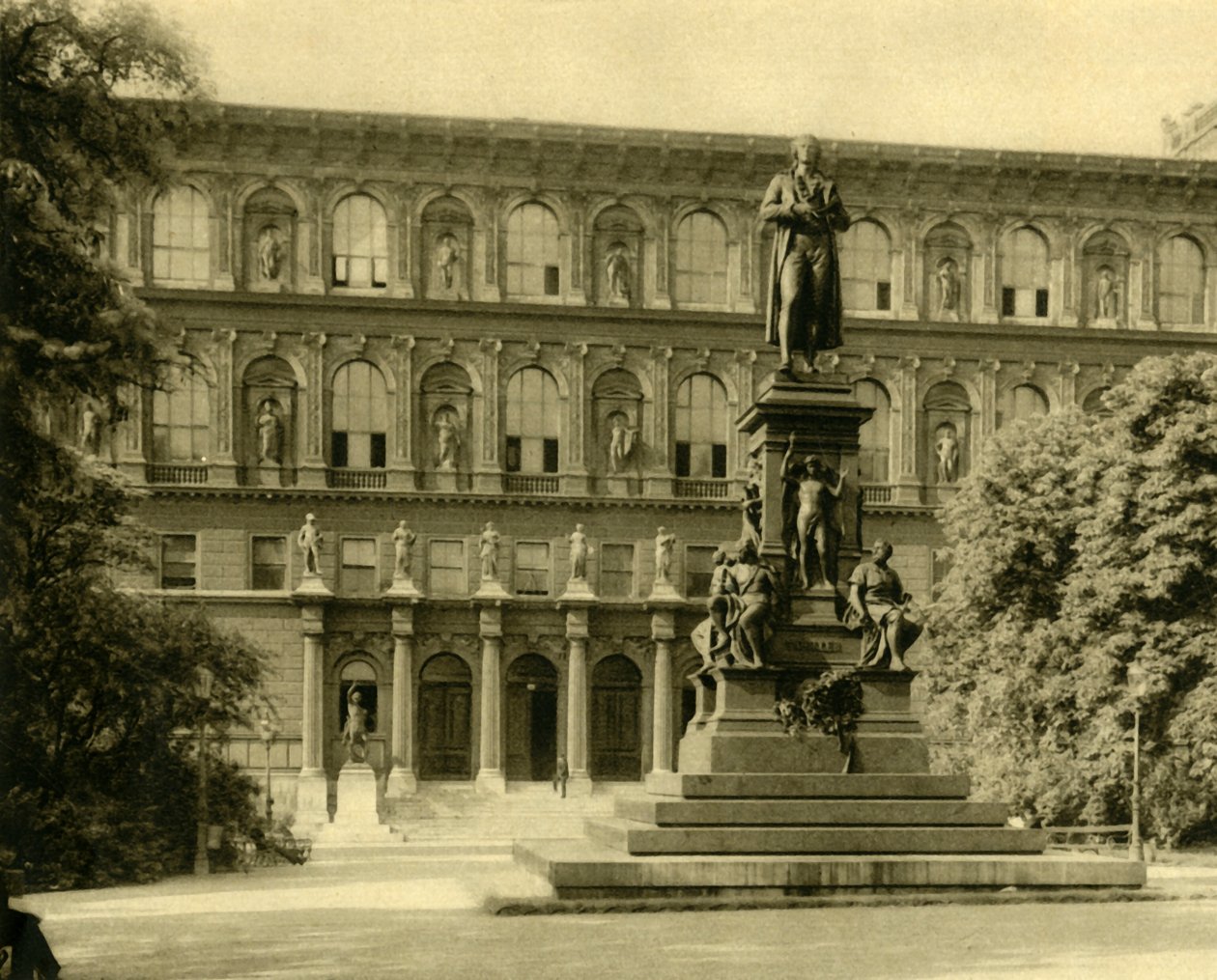 A Szépművészeti Akadémia és a Schiller-emlékmű, Bécs, Ausztria, 1935. alkotó: Unbekannt