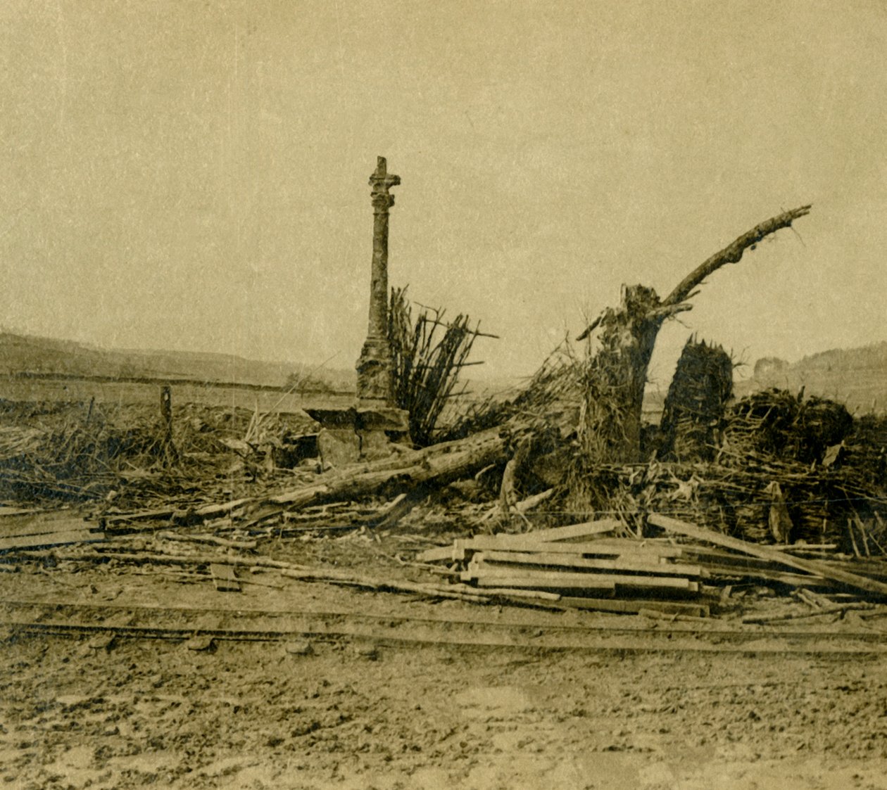 A kálvária Les Épargesben, Észak-Franciaországban, 1914-1918 között. alkotó: Unbekannt