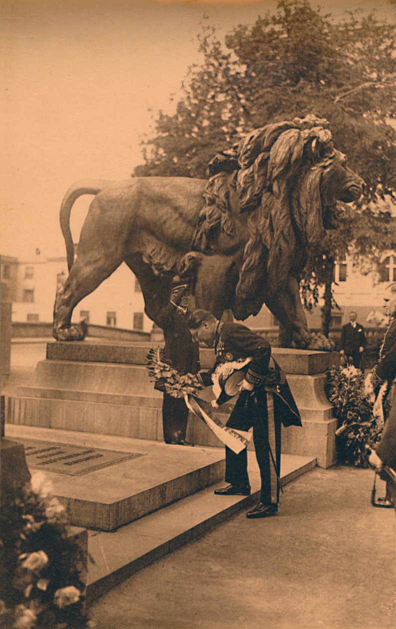 A kubai miniszter koszorút helyez el az ismeretlen belga katona előtt, Brüsszelben, Belgiumban, 1927. alkotó: Unbekannt