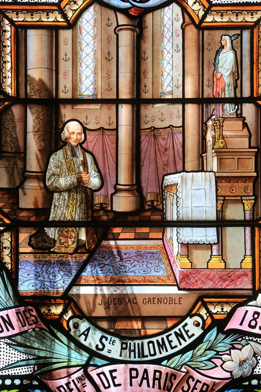 Az Ars gyógyítása. Jean-Baptiste-Marie Vianney. Vianney Szent János. Ólomüveg ablak. La Salette-i Szűzanya-szentély, La Salette-Fallavaux, Franciaország alkotó: Unbekannt