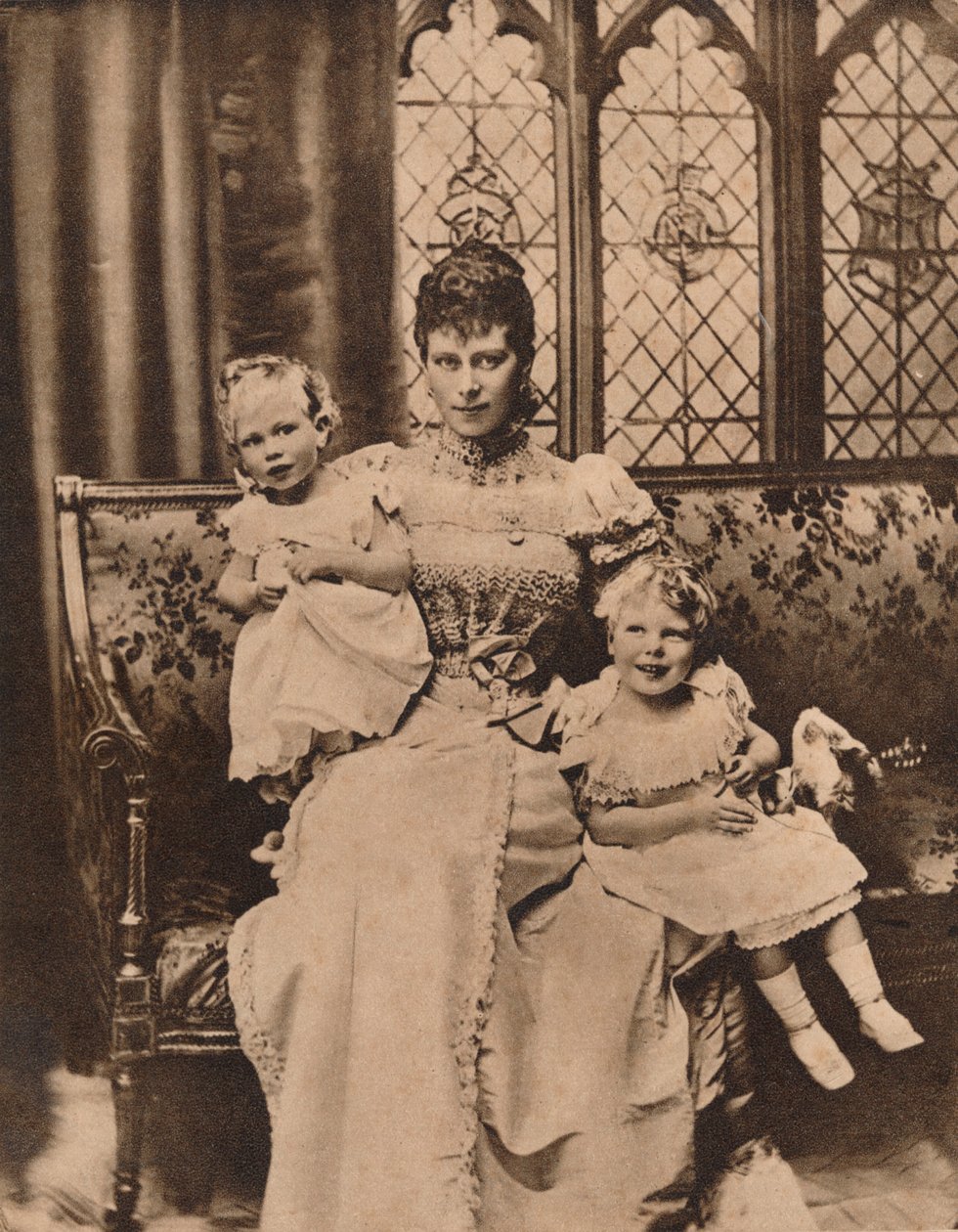 York hercegné két fiával, Edward és Albert herceggel, c1897 1935 alkotó: Unbekannt