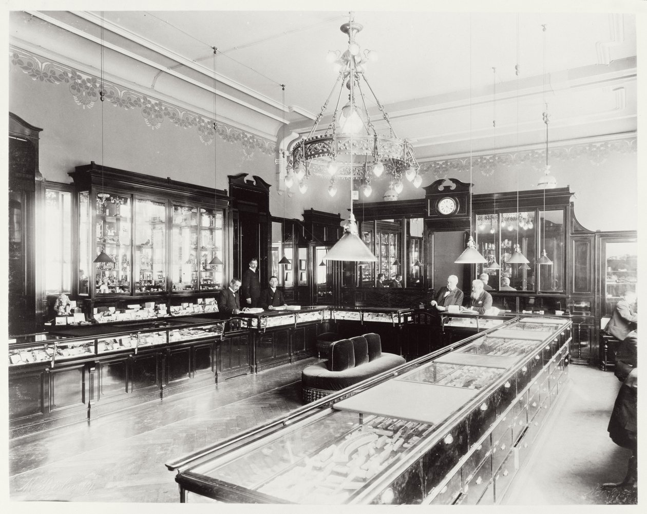 The Faberge Emporium (f/w fotó) alkotó: Unbekannt