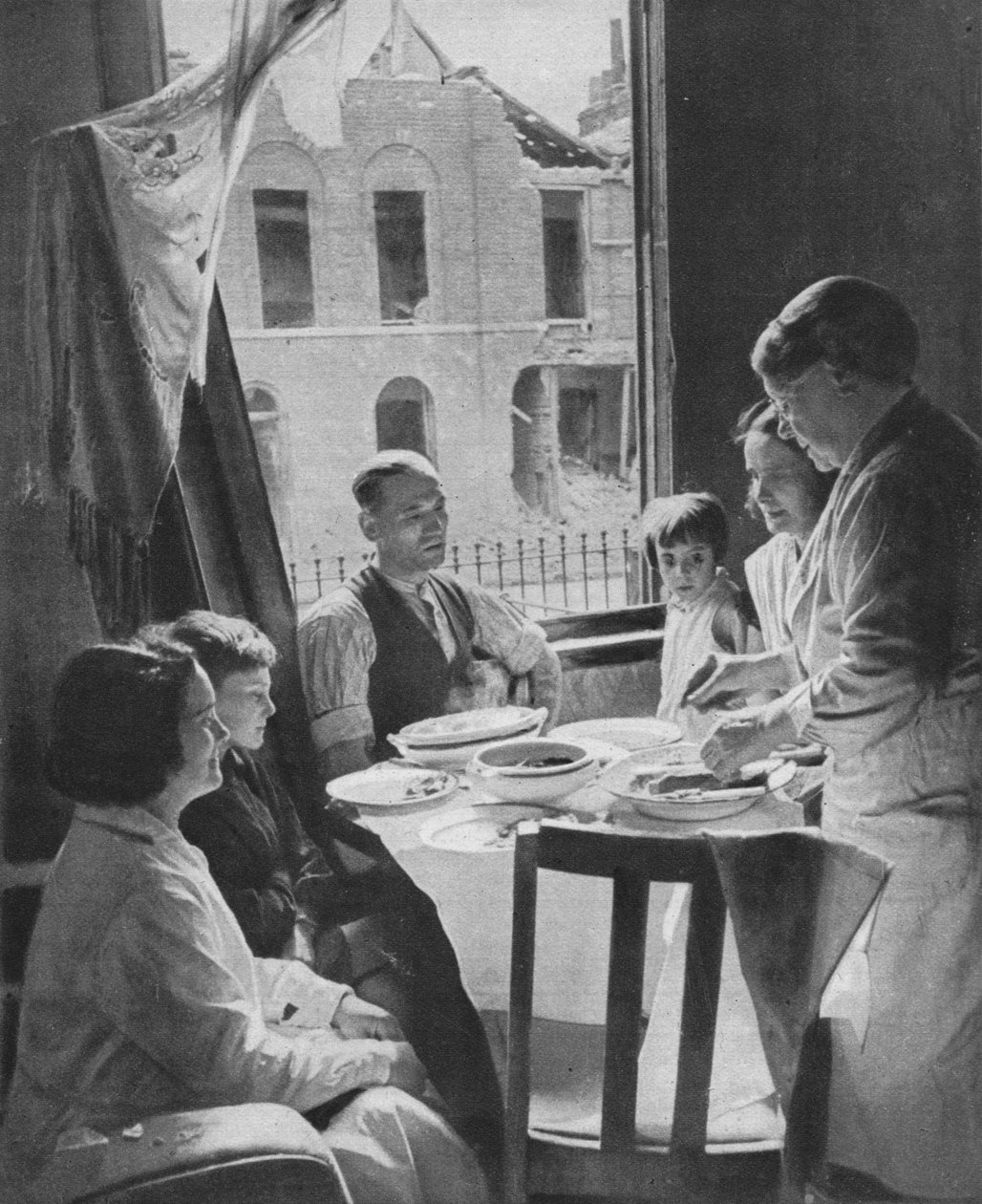 A családnak ennie kell, 1940, 1942 alkotó: Unbekannt