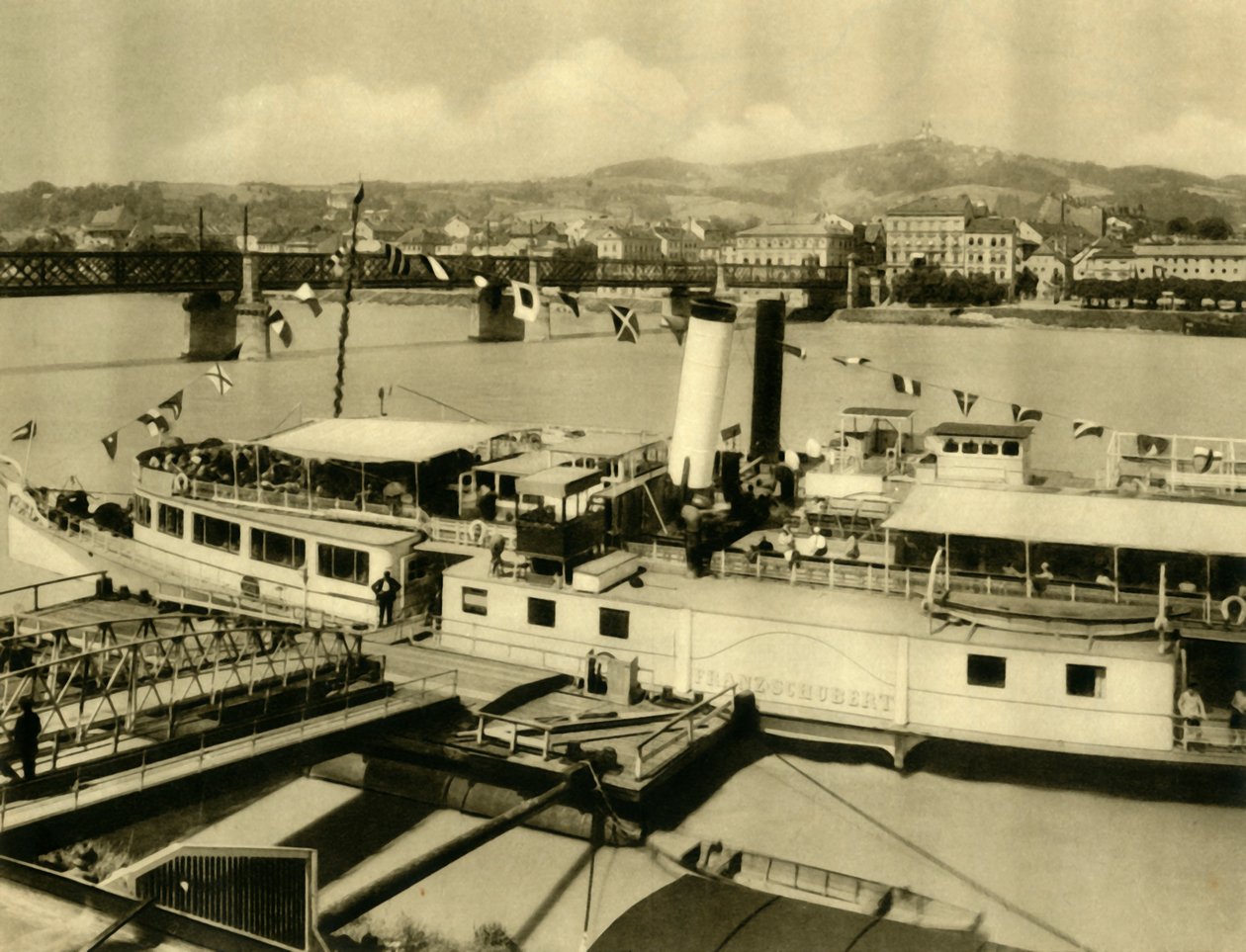 A Franz Schubert gőzhajó a Dunán, Linz, Felső-Ausztria, 1935. alkotó: Unbekannt