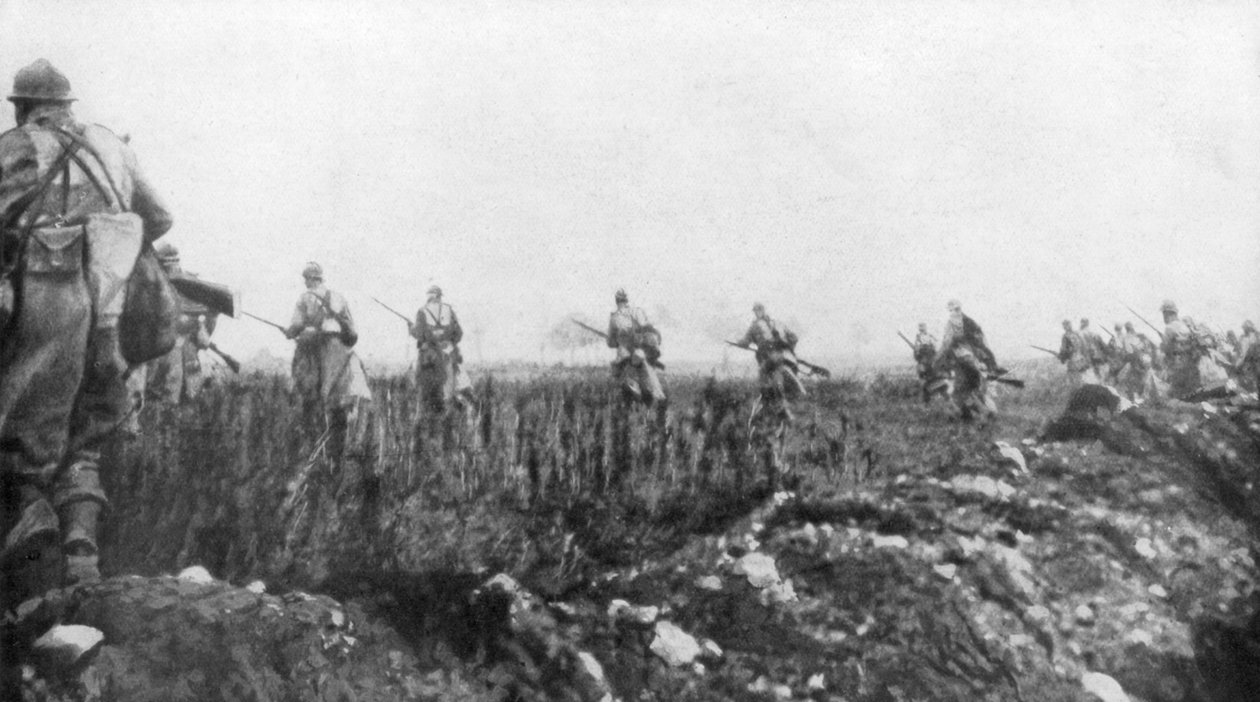 A franciák megkezdik offenzívájukat, a 2. champagne-i csatát, Franciaország, 1915. szeptember 25. alkotó: Unbekannt