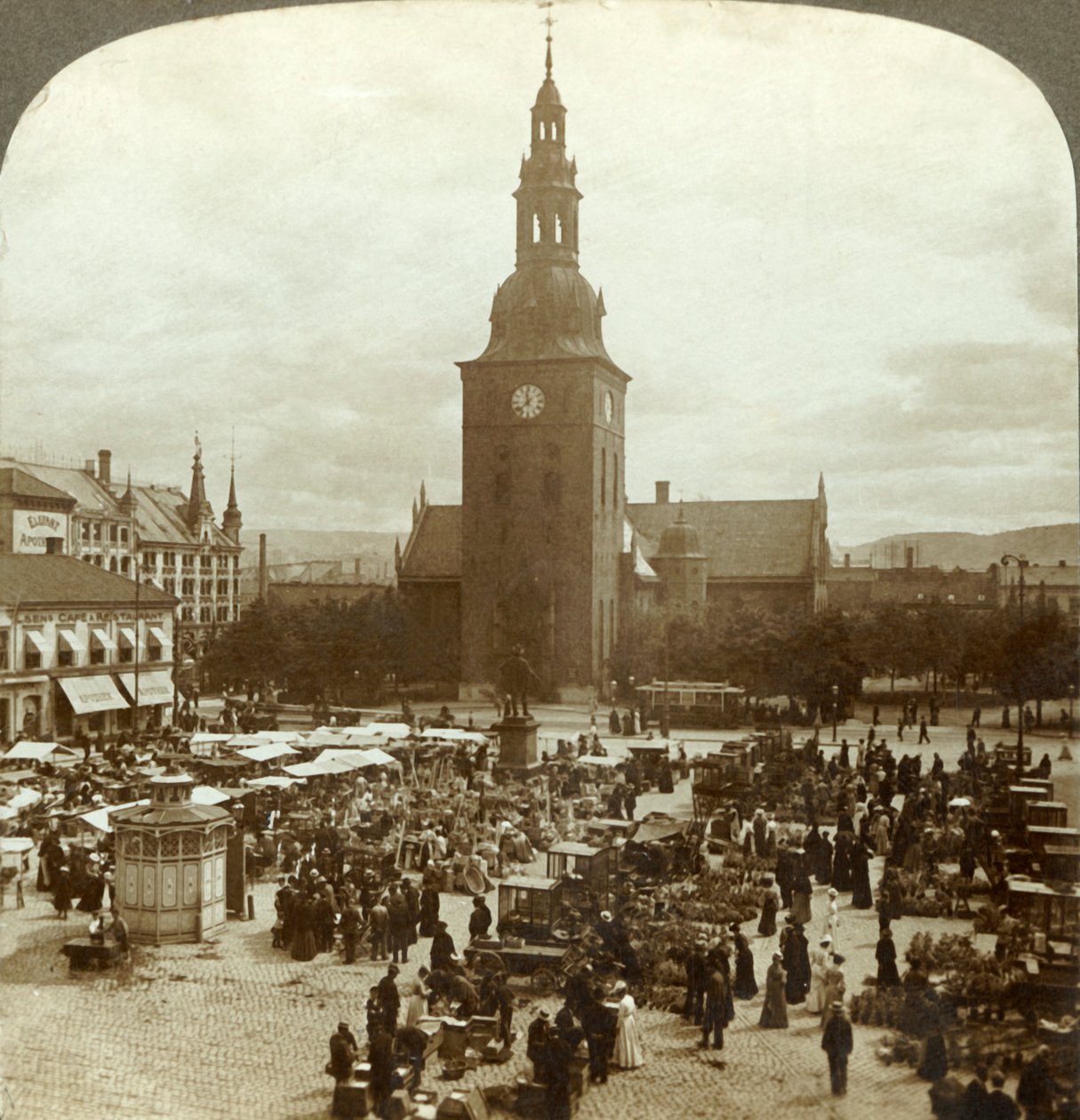 A nagy piac a Christian IV. szobor körül, Christiania, Norvégia, c1905. alkotó: Unbekannt