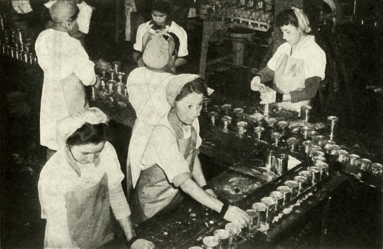 The Great Salmon Industry – indiai lányok, akik a konzervipari osztályon dolgoznak, 1948. alkotó: Unbekannt