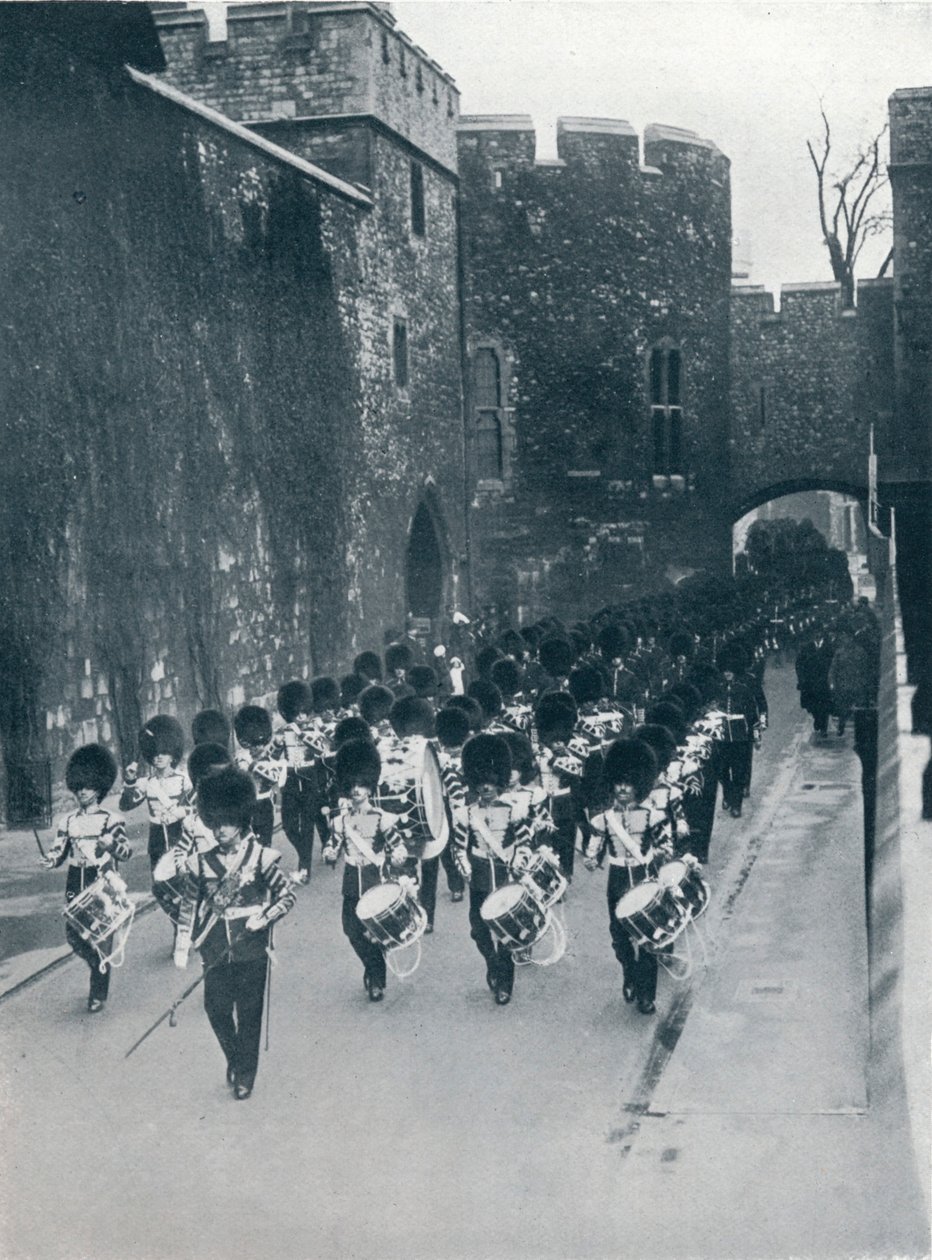 Az őrök elhagyják a londoni Towert, 1914 alkotó: Unbekannt